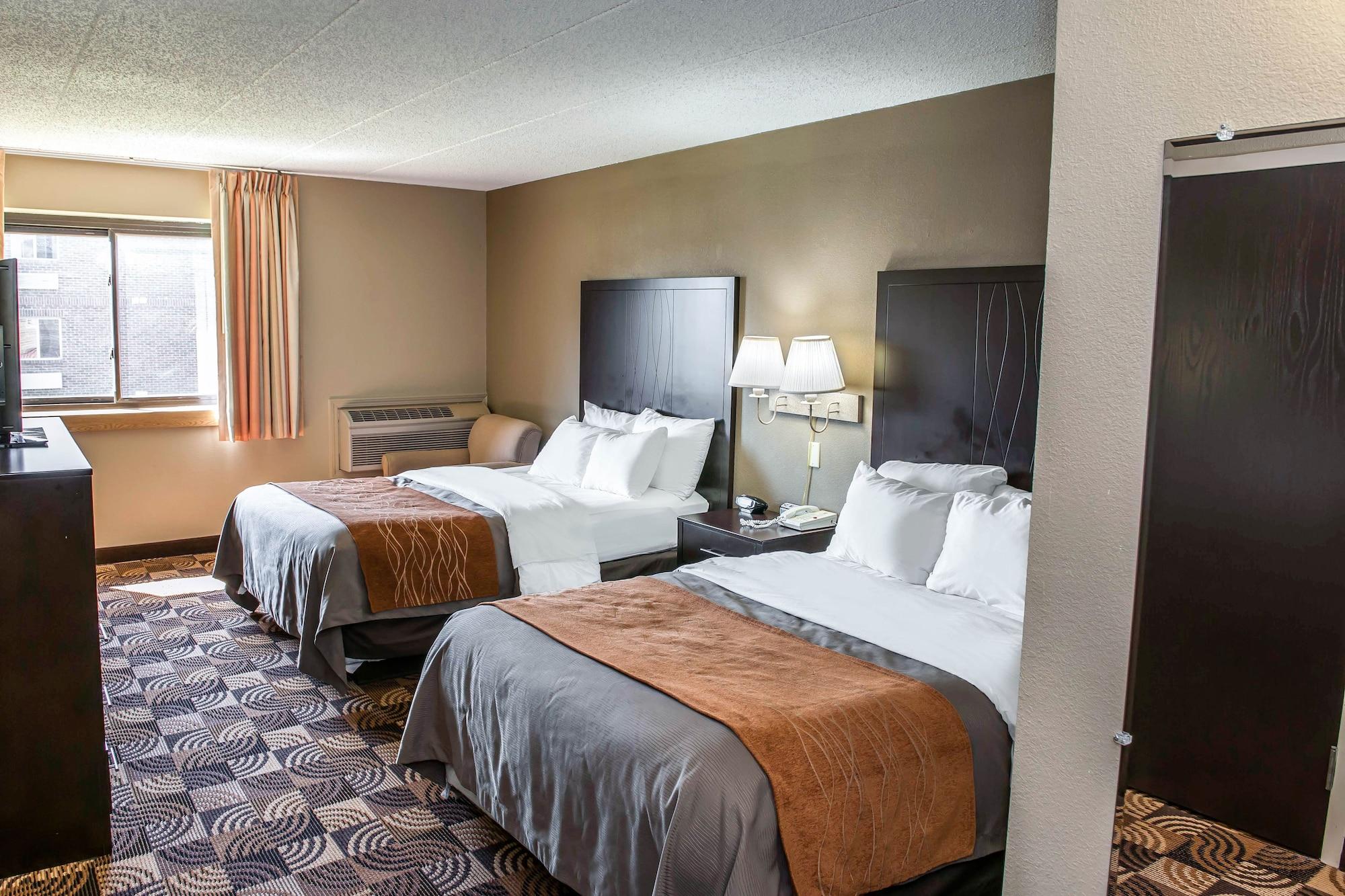 Comfort Inn & Suites North At The Pyramids Indianapolis Exterior foto