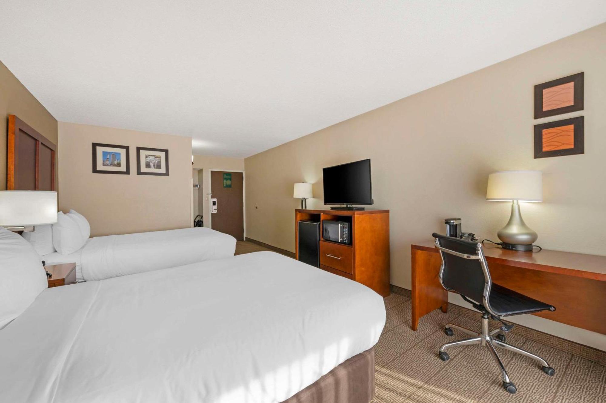 Comfort Inn & Suites North At The Pyramids Indianapolis Exterior foto