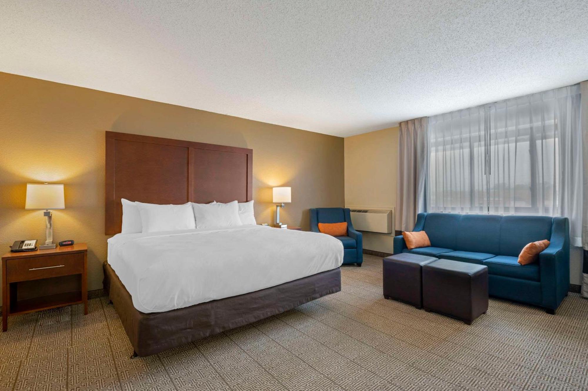 Comfort Inn & Suites North At The Pyramids Indianapolis Exterior foto