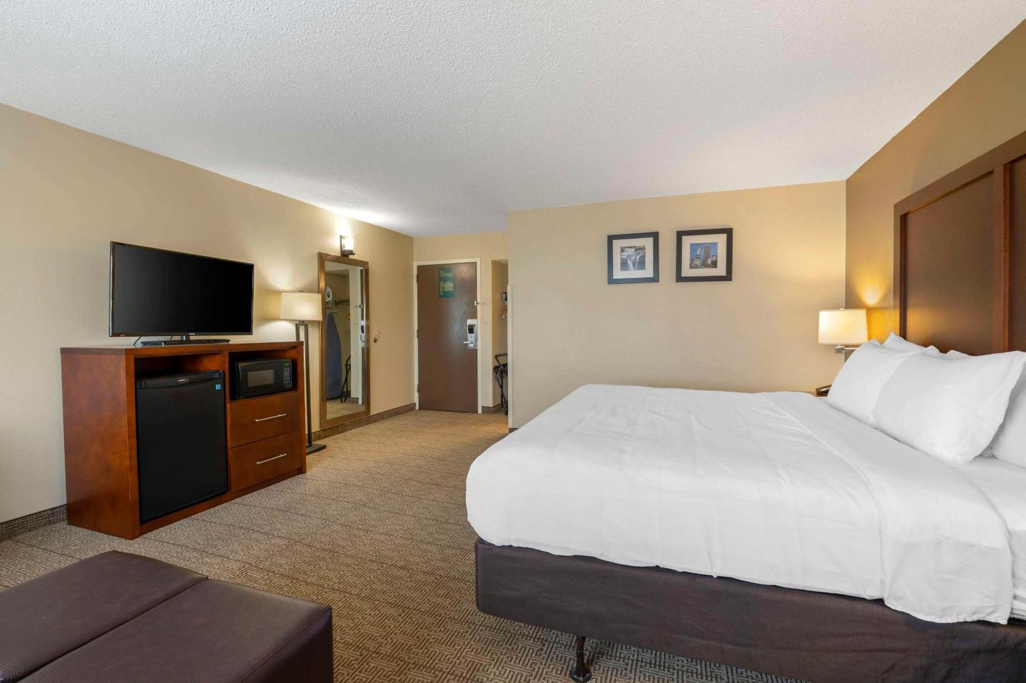 Comfort Inn & Suites North At The Pyramids Indianapolis Exterior foto