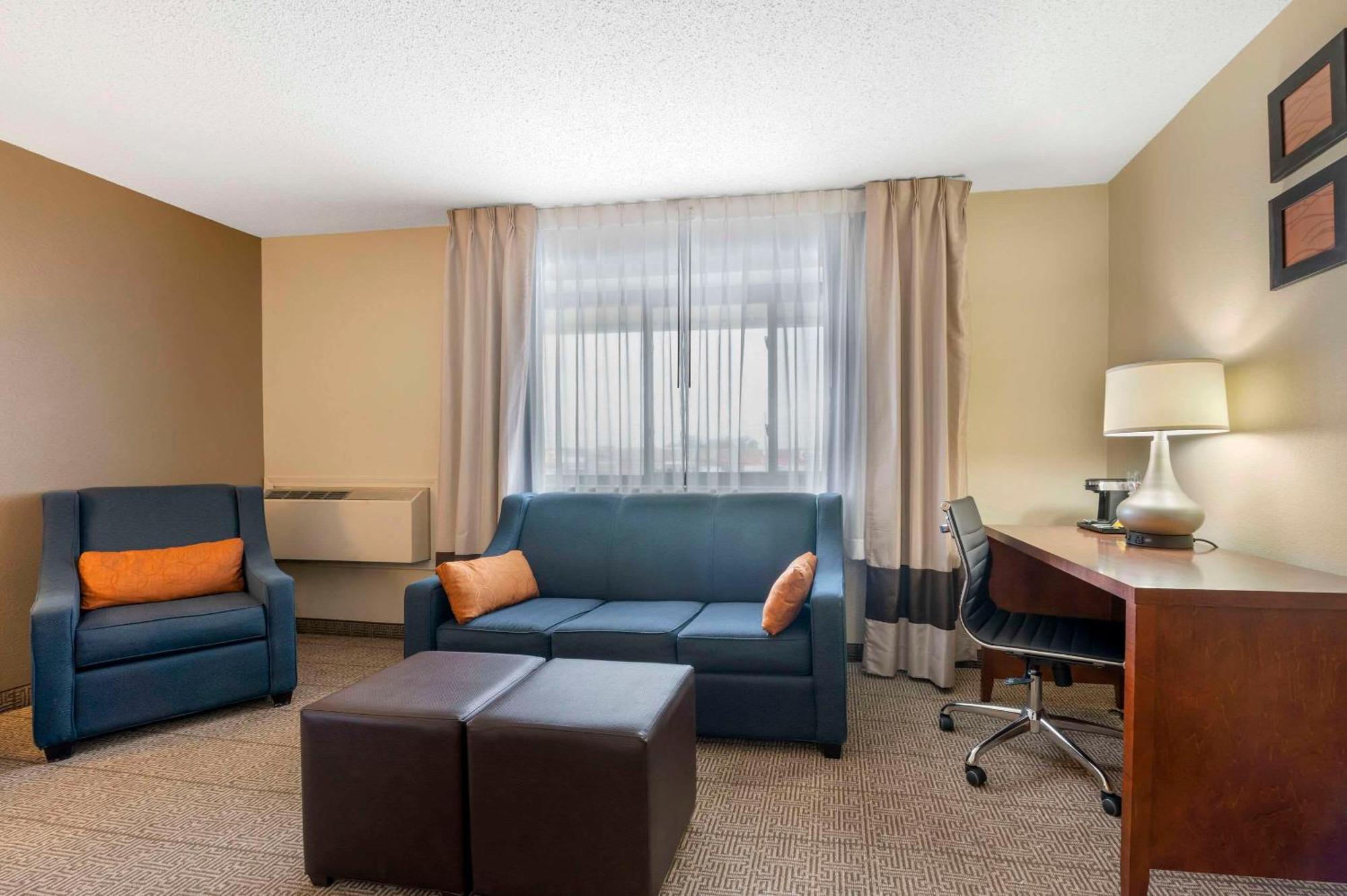 Comfort Inn & Suites North At The Pyramids Indianapolis Exterior foto