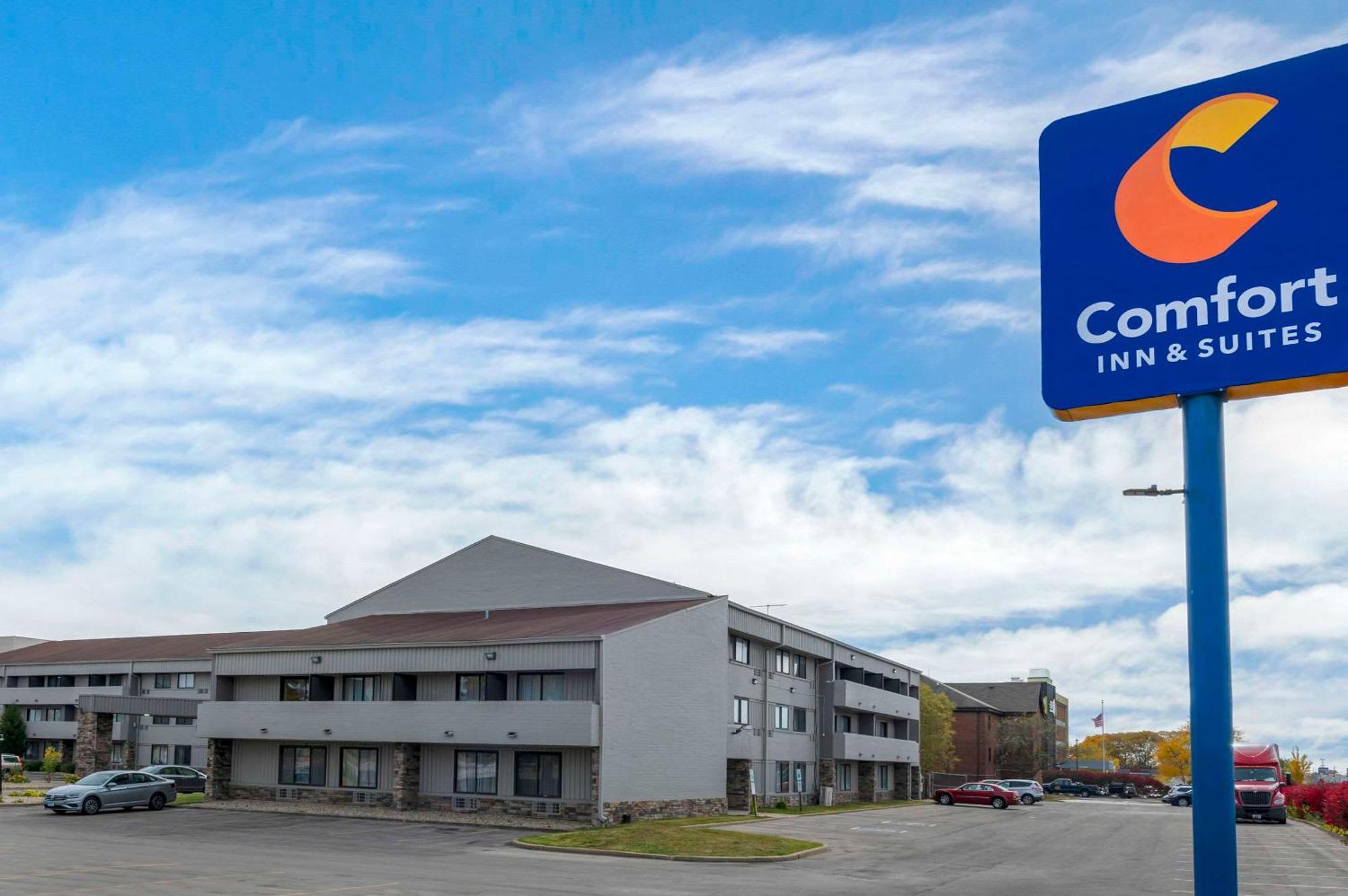 Comfort Inn & Suites North At The Pyramids Indianapolis Exterior foto
