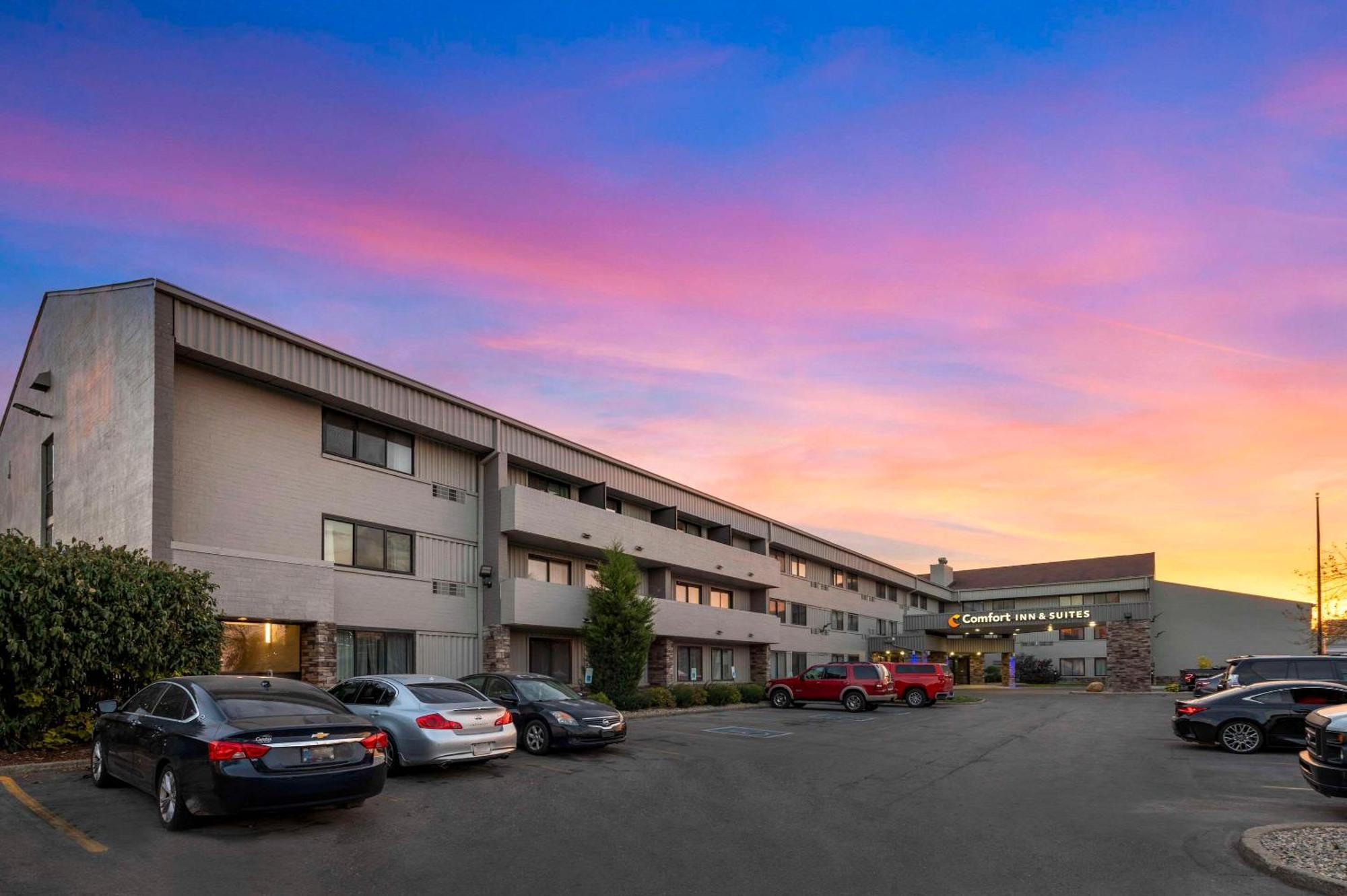Comfort Inn & Suites North At The Pyramids Indianapolis Exterior foto